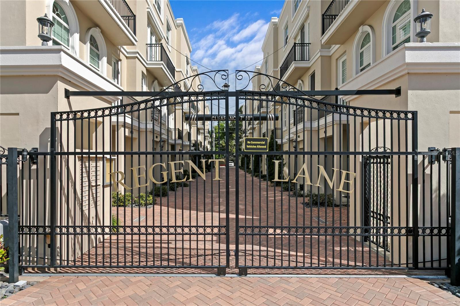 412 REGENT Ln ST PETERSBURG, FL 33701