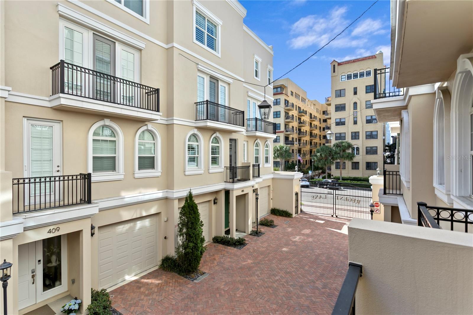 412 REGENT Ln ST PETERSBURG, FL 33701