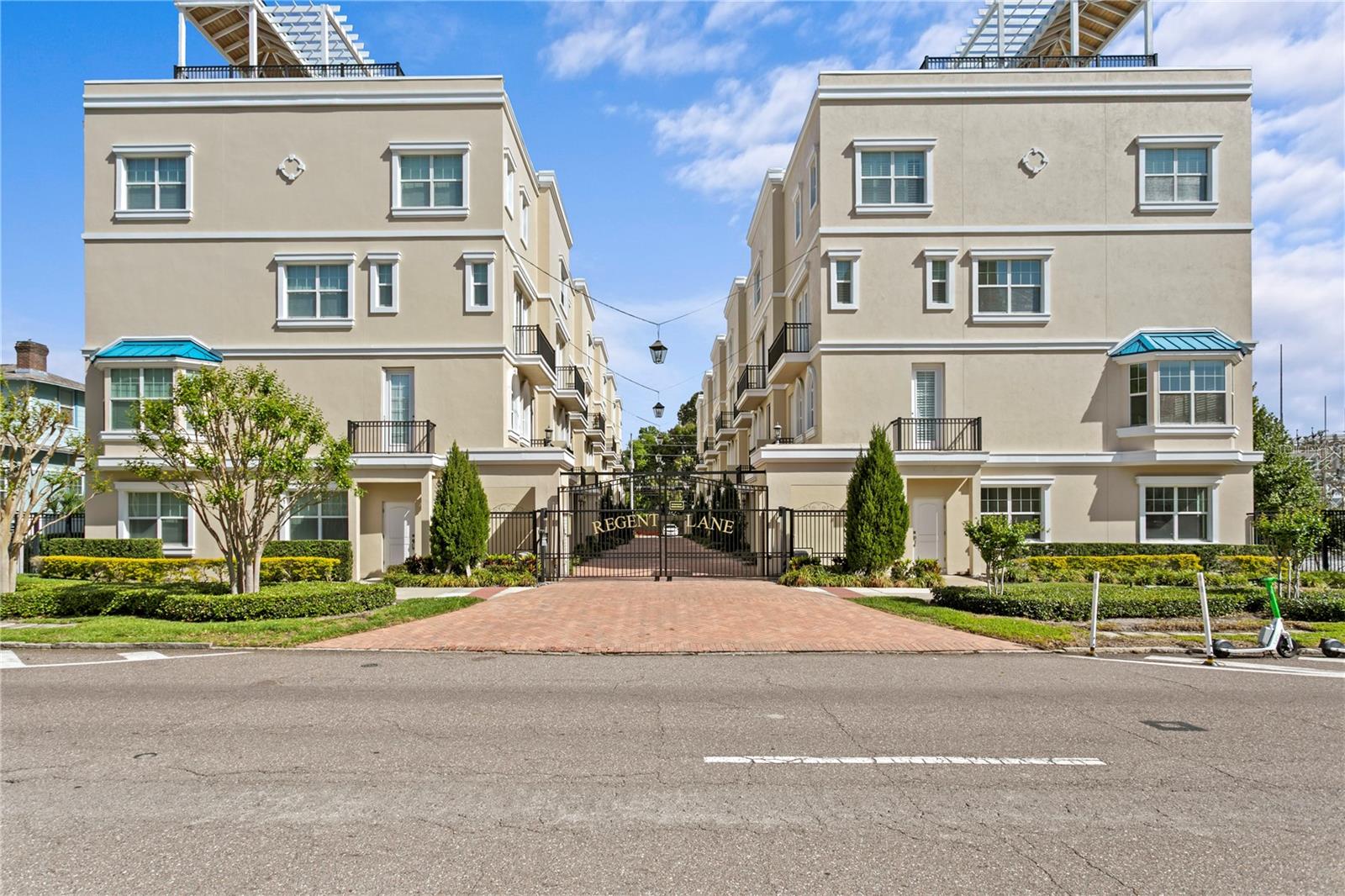 412 REGENT Ln ST PETERSBURG, FL 33701