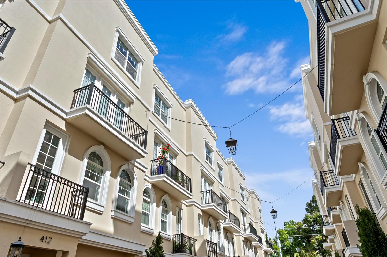 412 REGENT Ln ST PETERSBURG, FL 33701