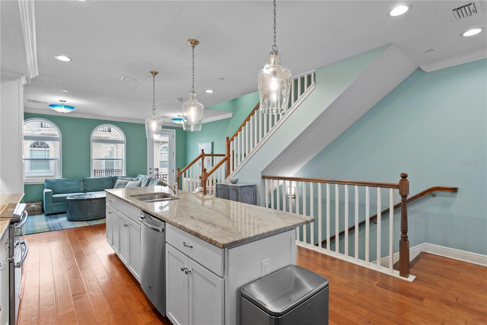 412 REGENT Ln ST PETERSBURG, FL 33701