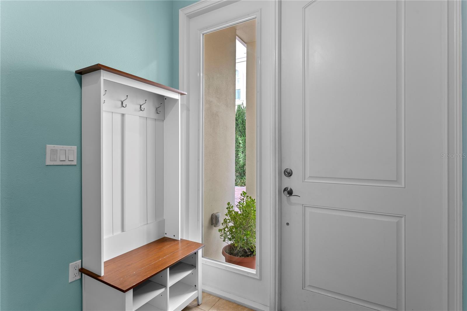 412 REGENT Ln ST PETERSBURG, FL 33701