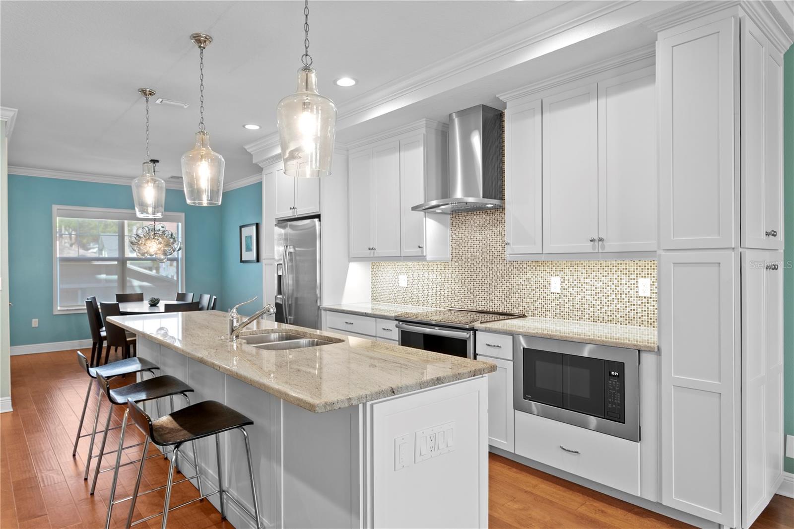 412 REGENT Ln ST PETERSBURG, FL 33701