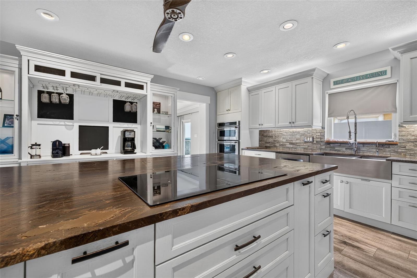 2480 E BAY Isle Dr ST PETERSBURG, FL 33705