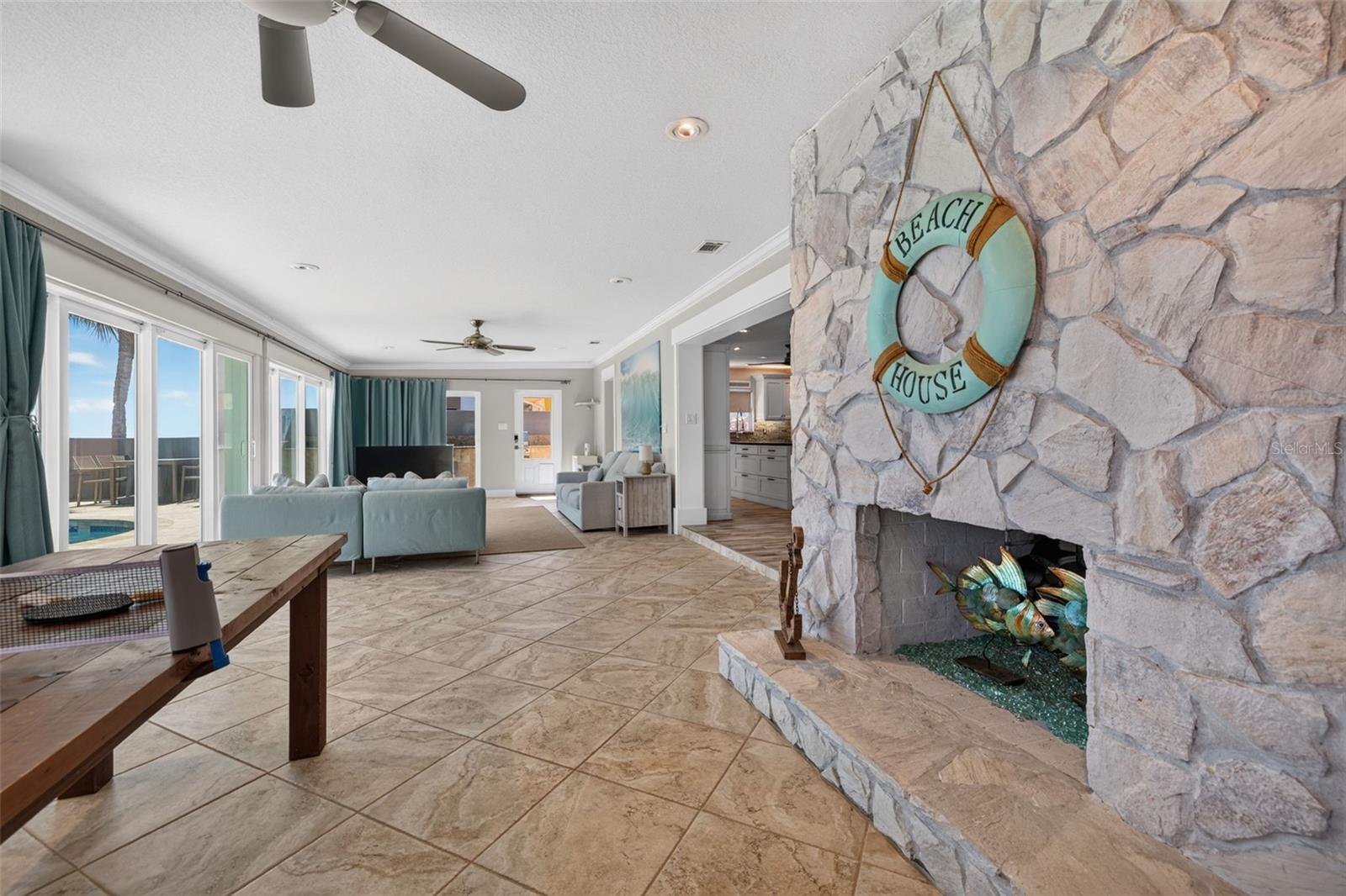 2480 E BAY Isle Dr ST PETERSBURG, FL 33705