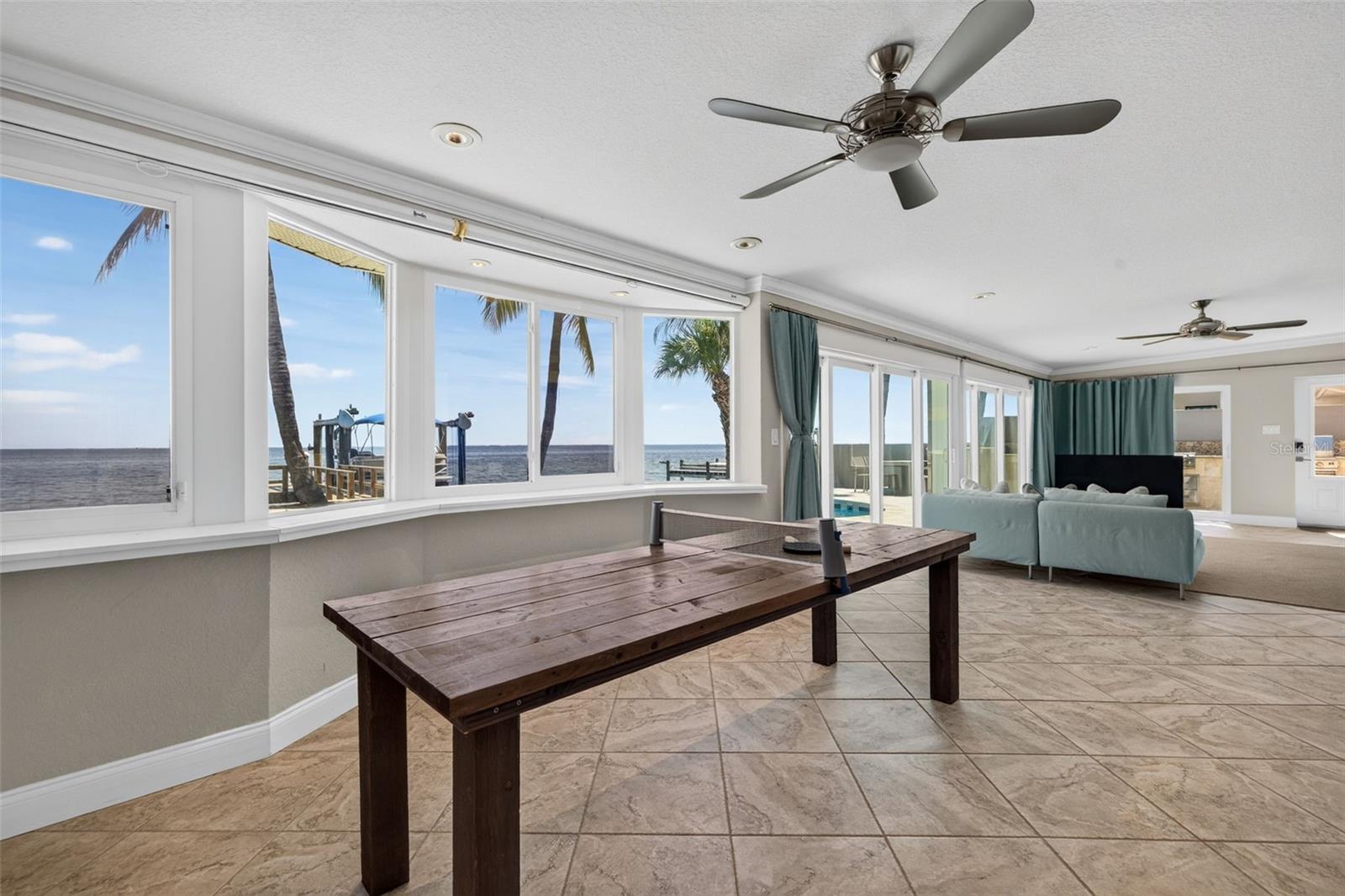 2480 E BAY Isle Dr ST PETERSBURG, FL 33705
