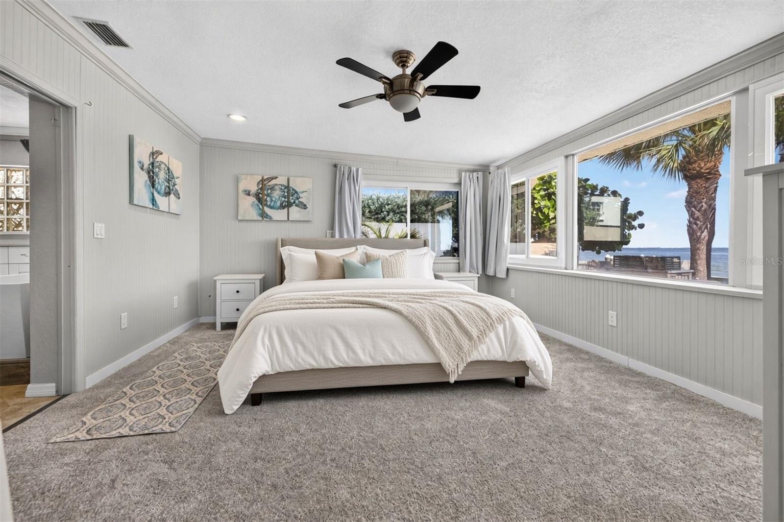 2480 E BAY Isle Dr ST PETERSBURG, FL 33705