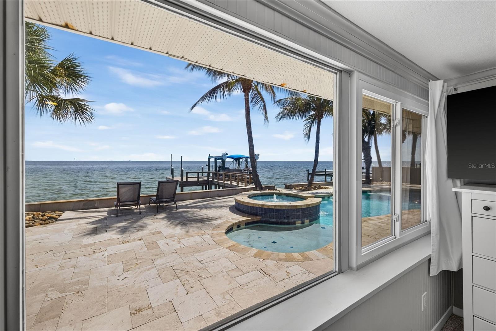 2480 E BAY Isle Dr ST PETERSBURG, FL 33705