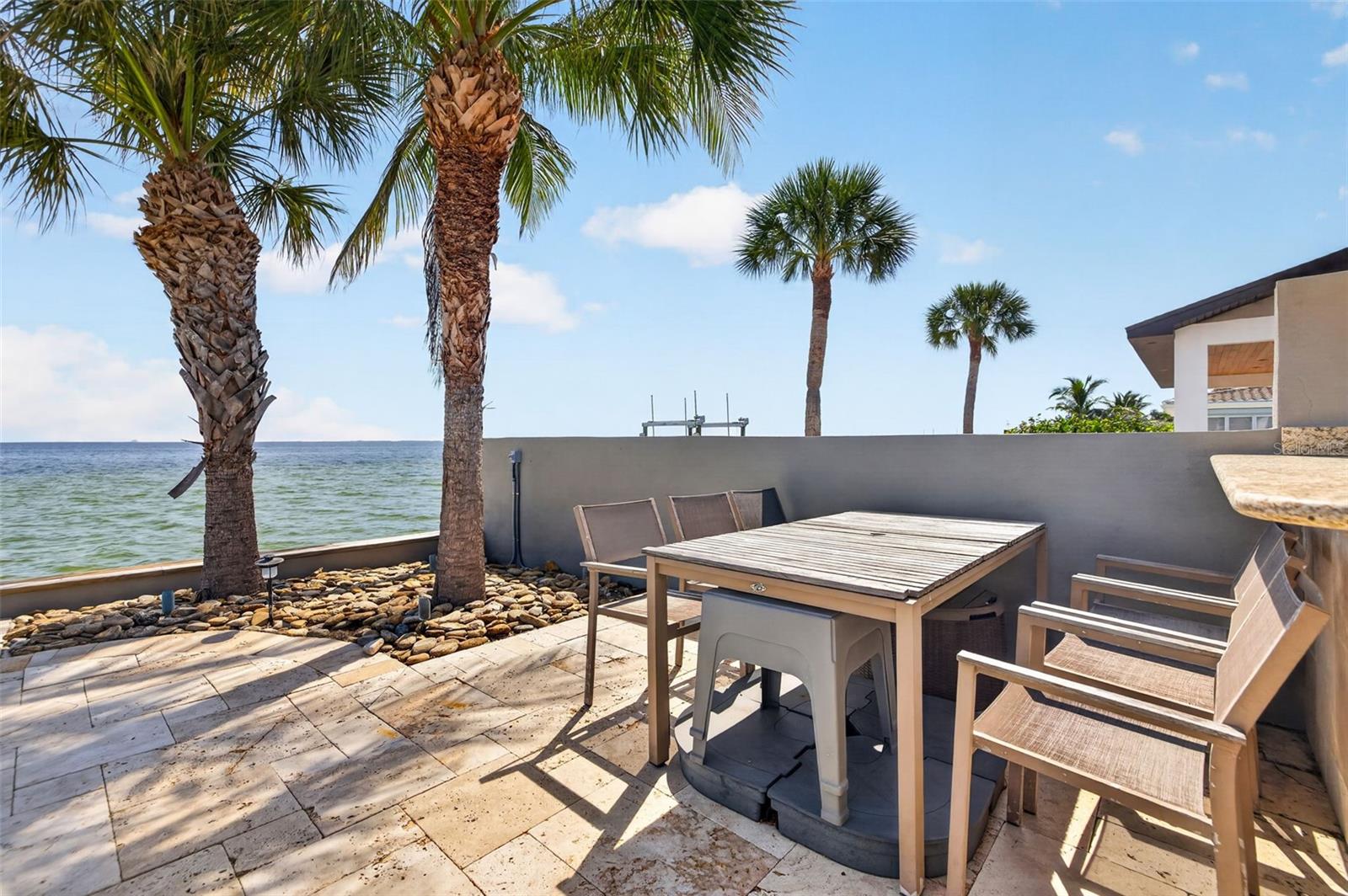 2480 E BAY Isle Dr ST PETERSBURG, FL 33705