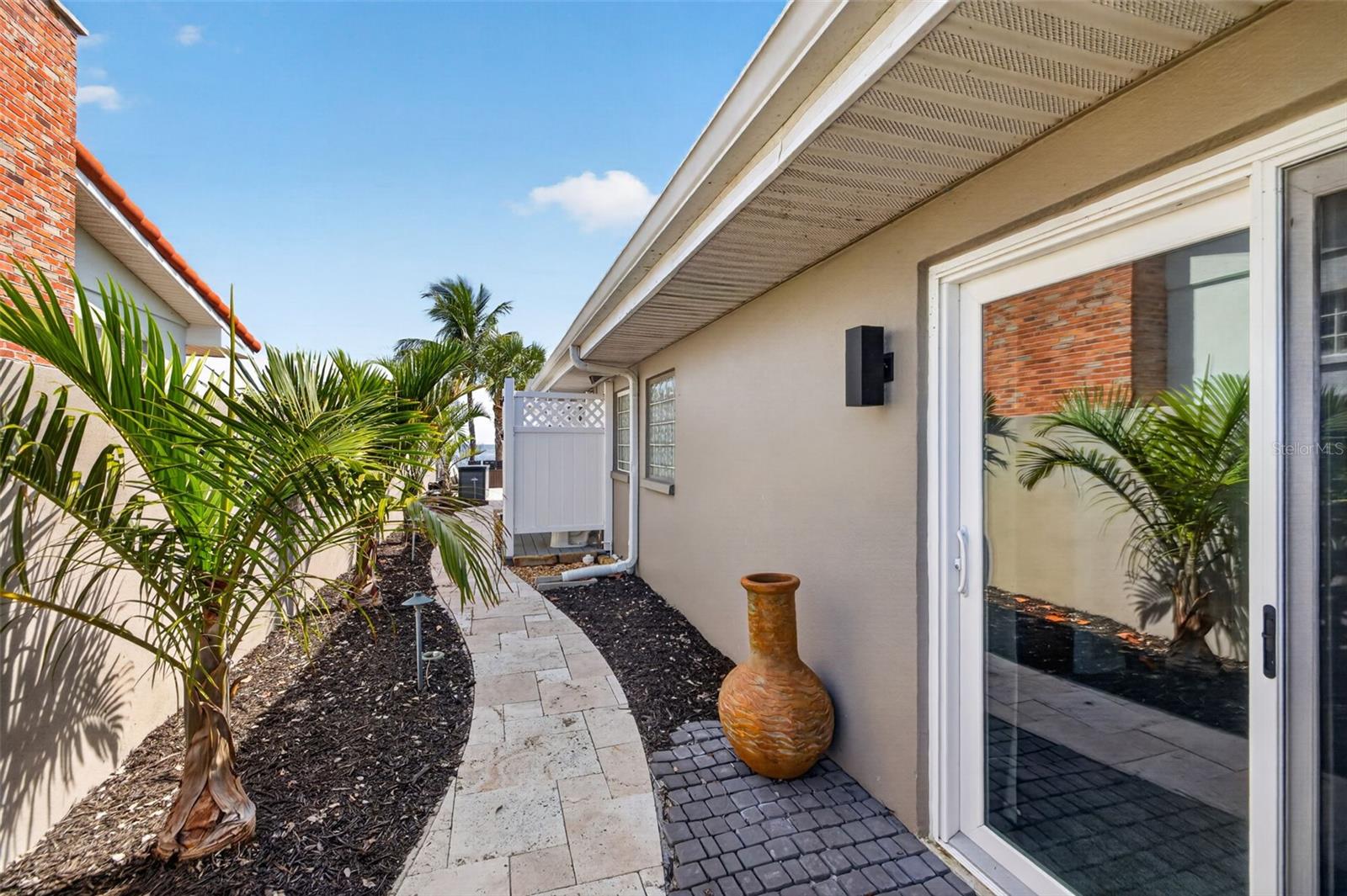 2480 E BAY Isle Dr ST PETERSBURG, FL 33705