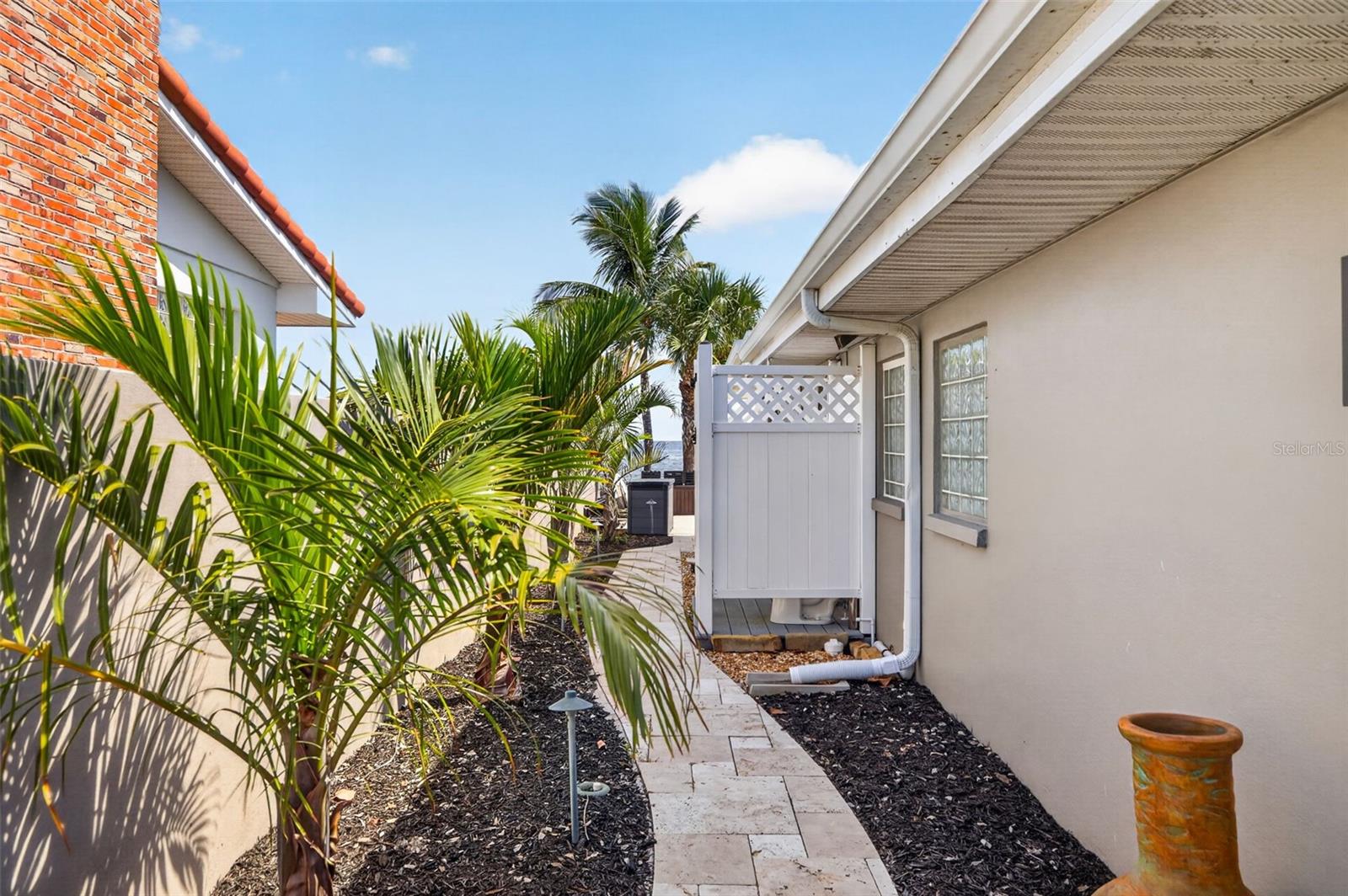 2480 E BAY Isle Dr ST PETERSBURG, FL 33705