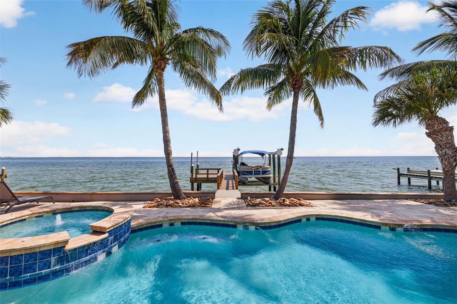 2480 E BAY Isle Dr ST PETERSBURG, FL 33705