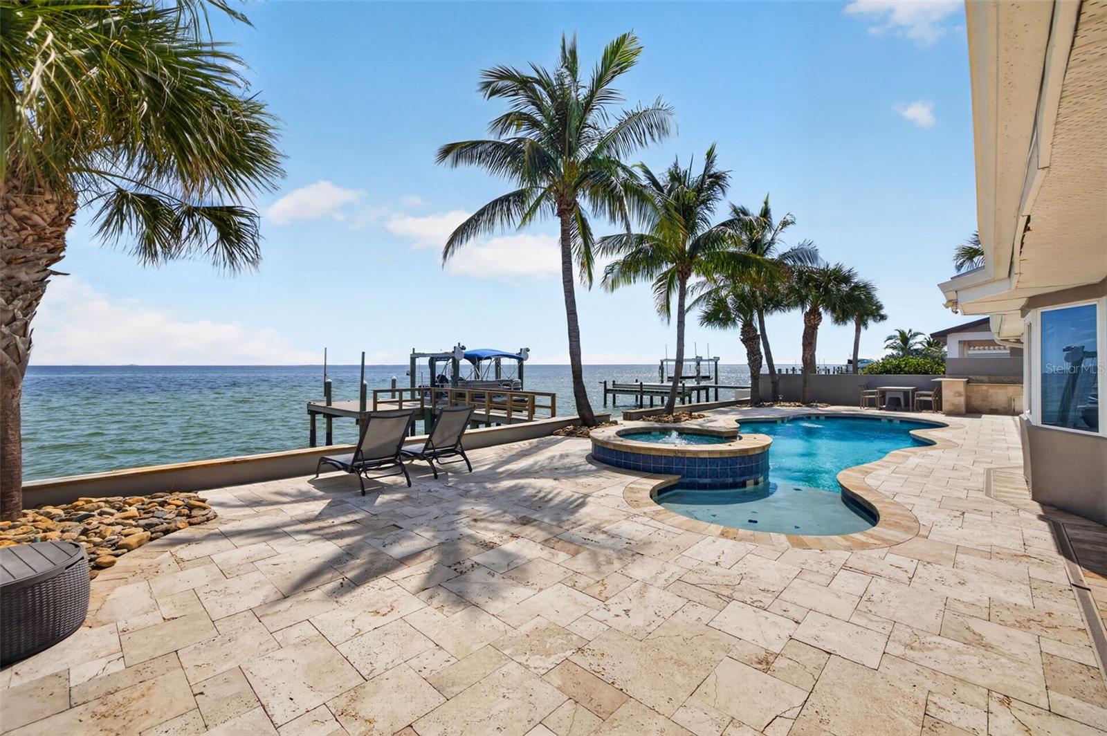 2480 E BAY Isle Dr ST PETERSBURG, FL 33705