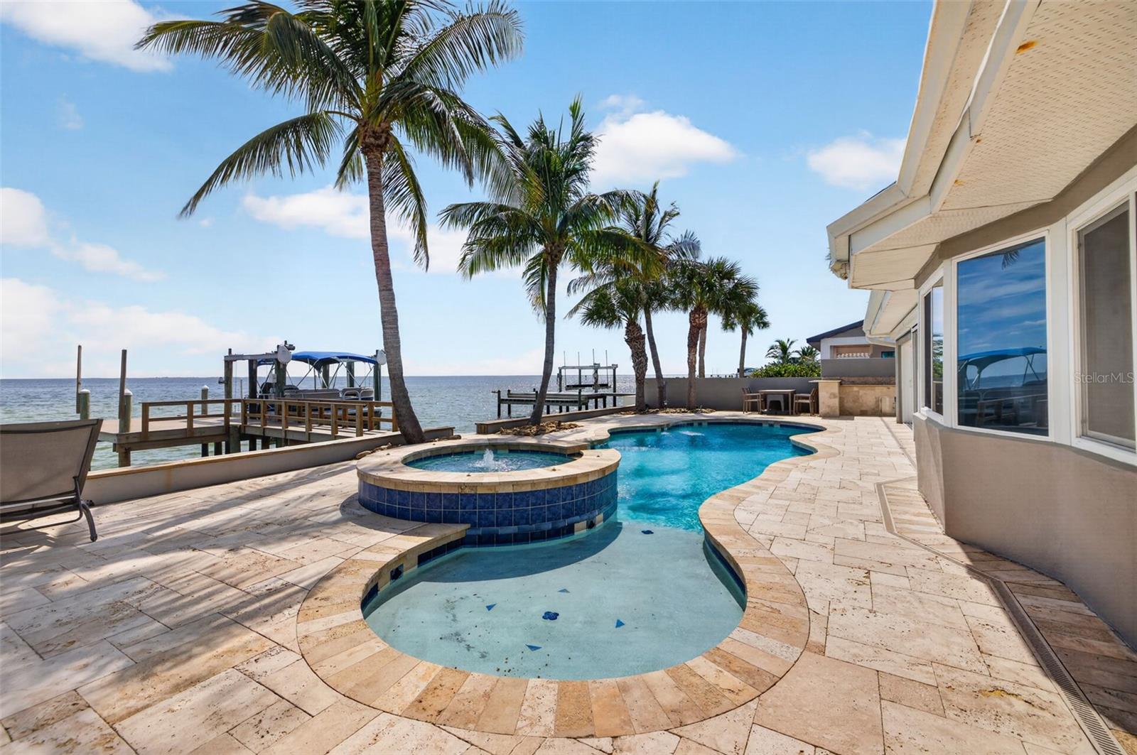 2480 E BAY Isle Dr ST PETERSBURG, FL 33705