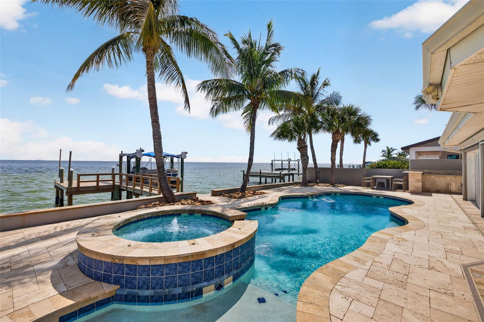 2480 E BAY Isle Dr ST PETERSBURG, FL 33705