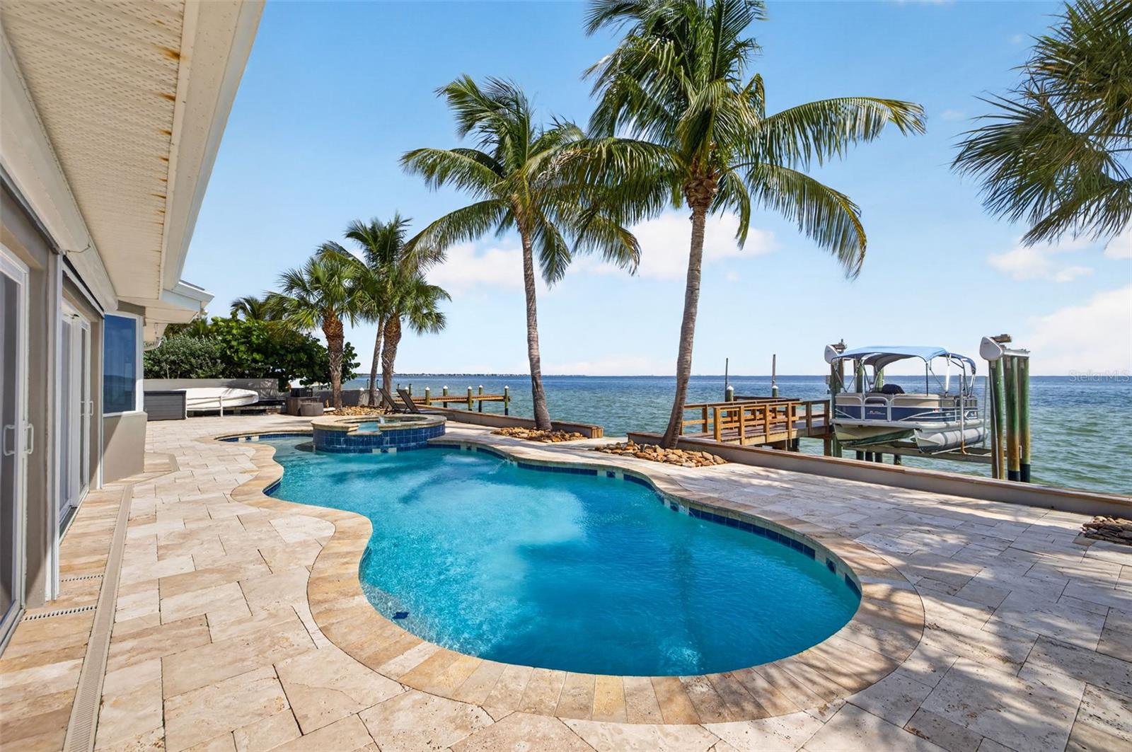 2480 E BAY Isle Dr ST PETERSBURG, FL 33705