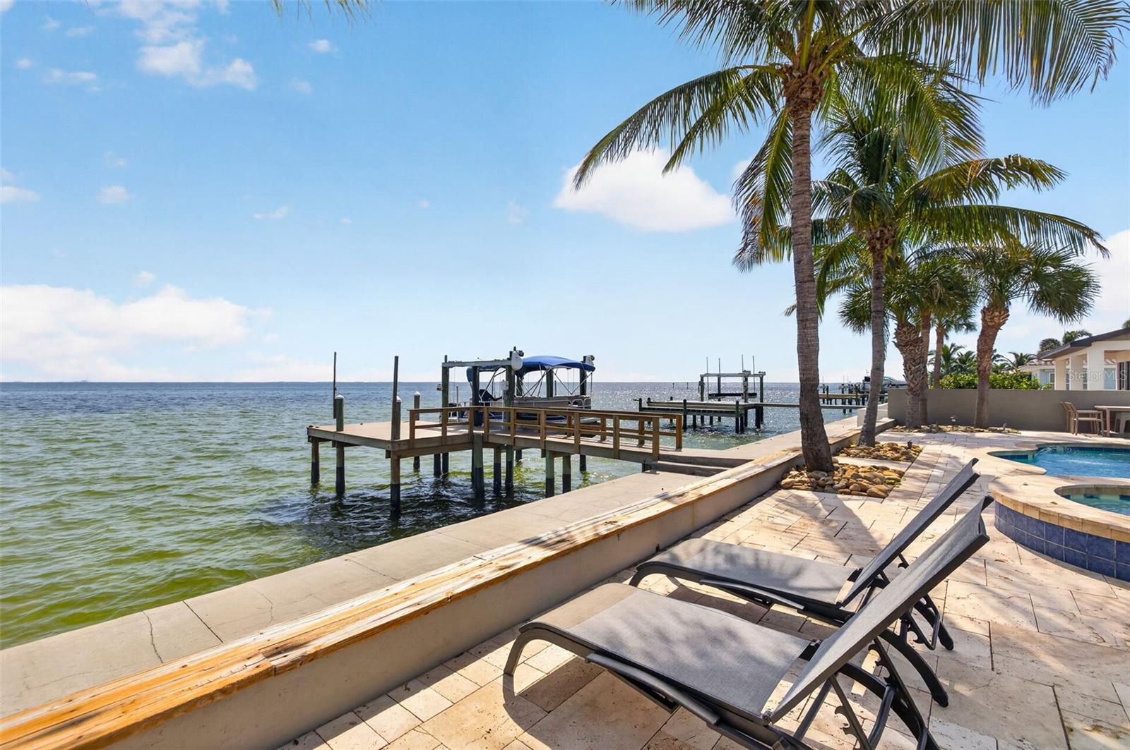 2480 E BAY Isle Dr ST PETERSBURG, FL 33705