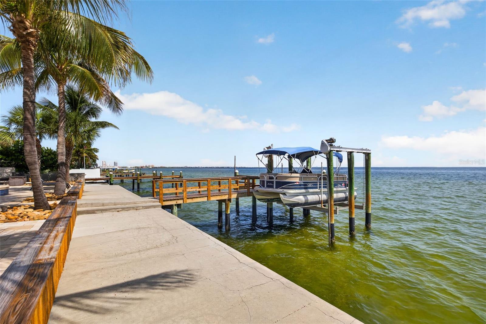 2480 E BAY Isle Dr ST PETERSBURG, FL 33705