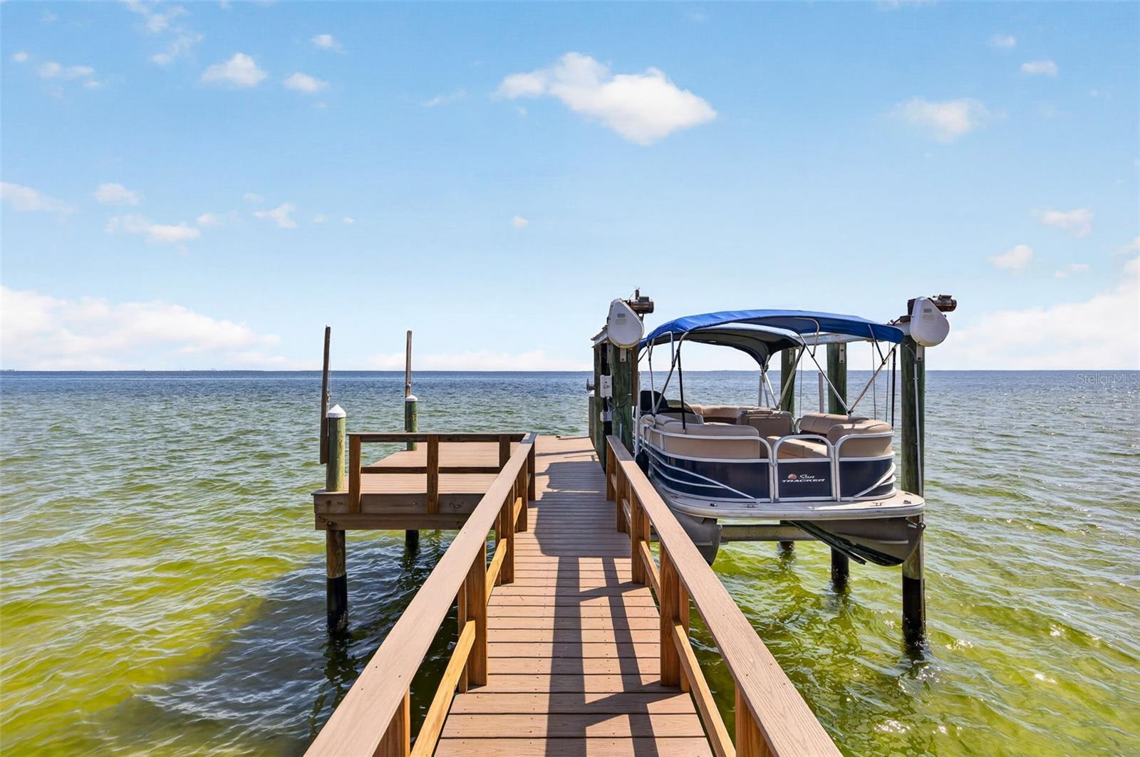 2480 E BAY Isle Dr ST PETERSBURG, FL 33705