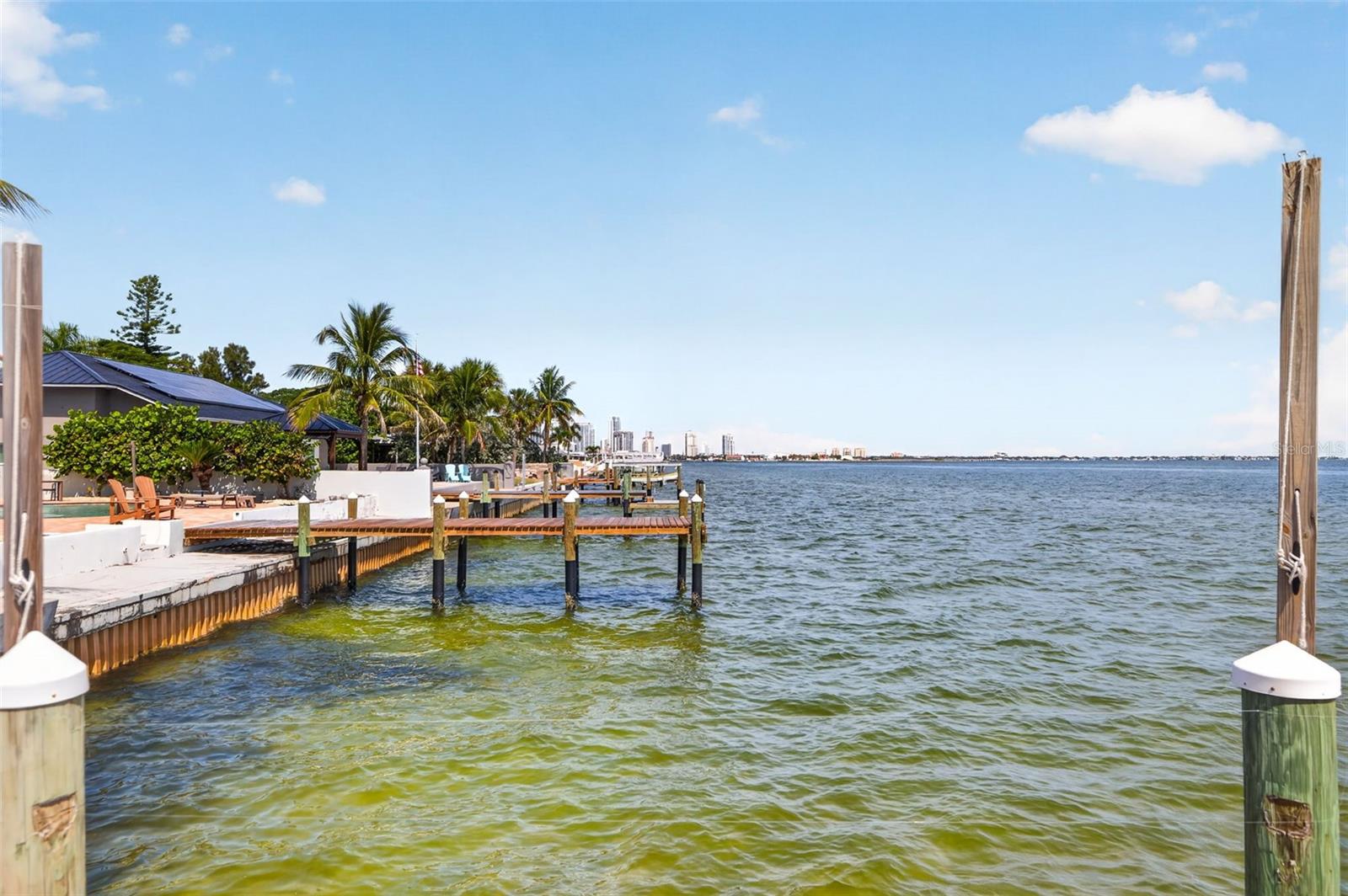 2480 E BAY Isle Dr ST PETERSBURG, FL 33705