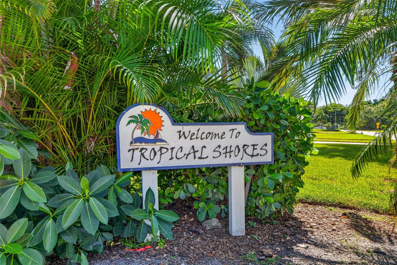 2480 E BAY Isle Dr ST PETERSBURG, FL 33705