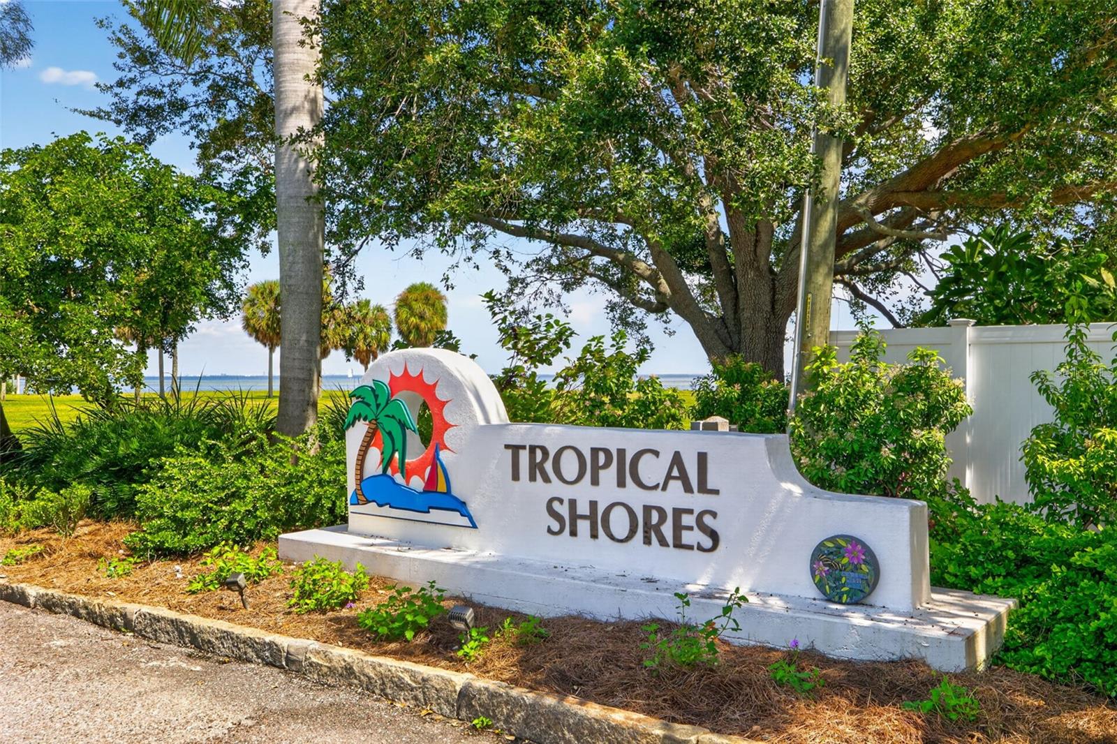 2480 E BAY Isle Dr ST PETERSBURG, FL 33705