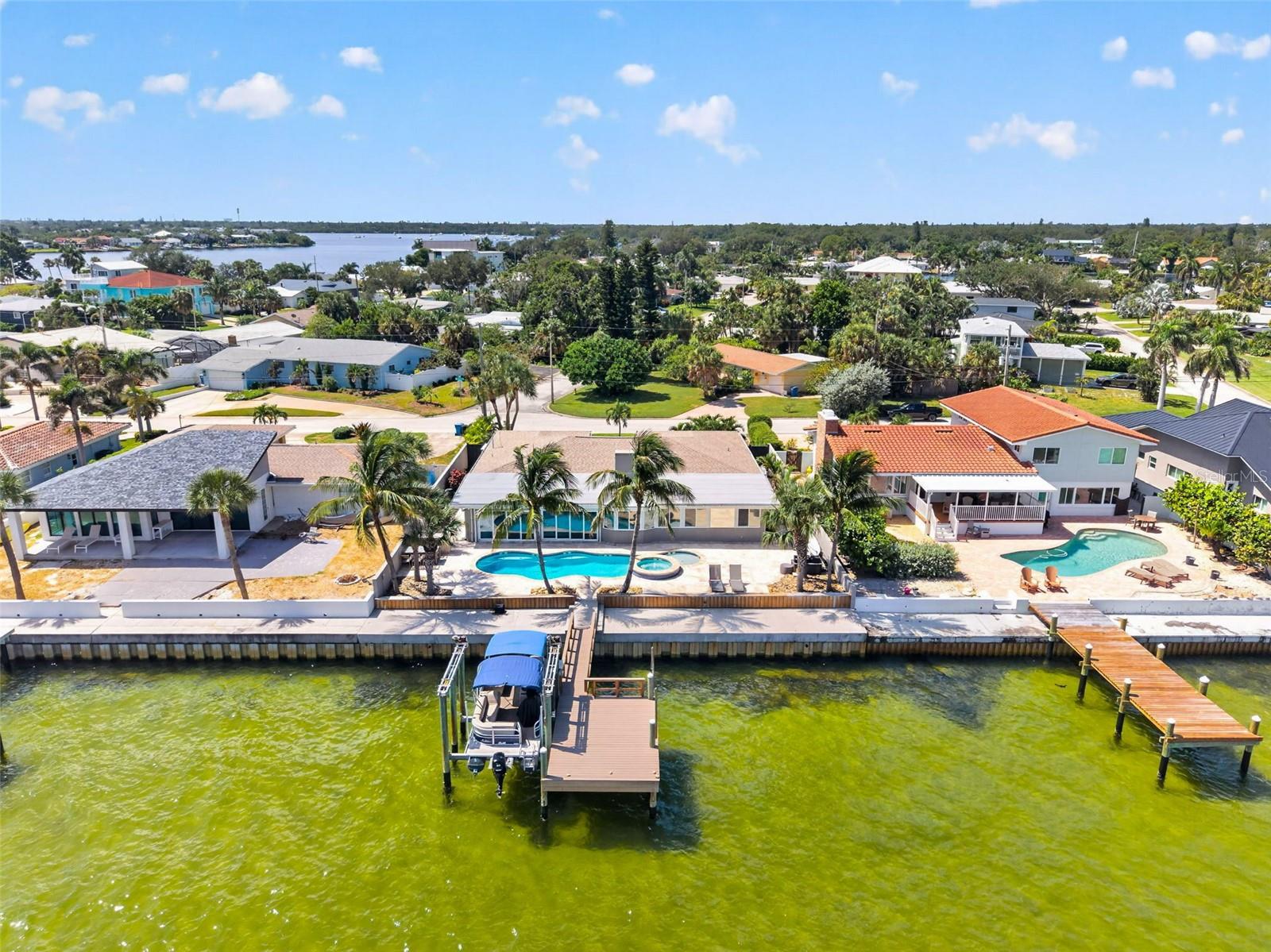 2480 E BAY Isle Dr ST PETERSBURG, FL 33705