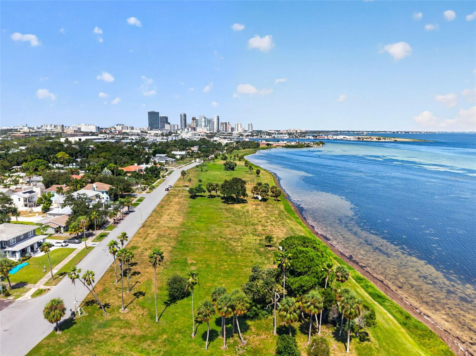 2480 E BAY Isle Dr ST PETERSBURG, FL 33705