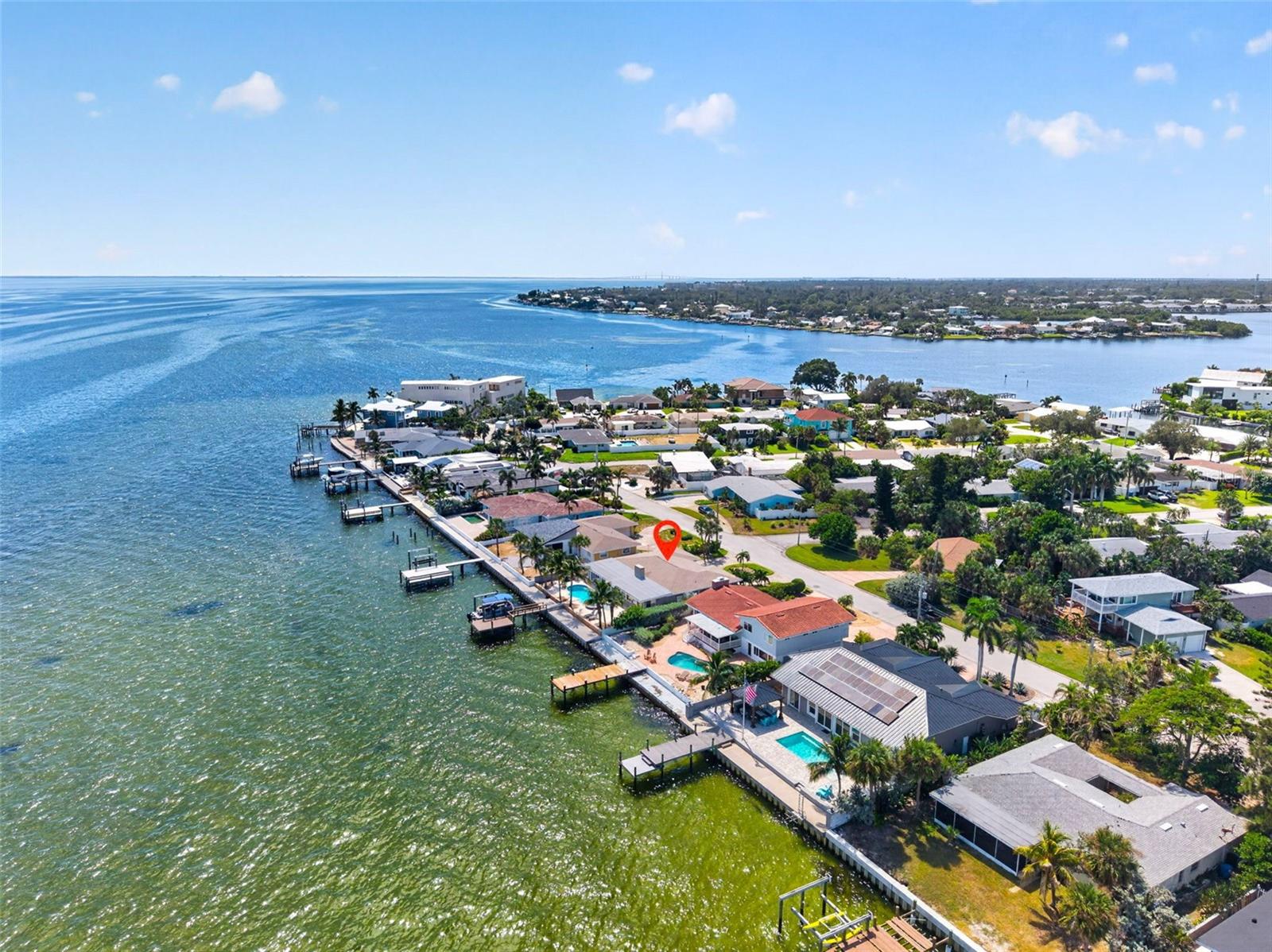 2480 E BAY Isle Dr ST PETERSBURG, FL 33705