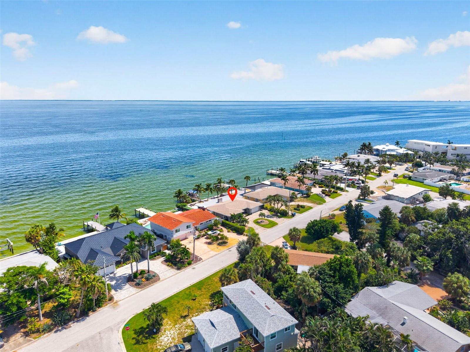 2480 E BAY Isle Dr ST PETERSBURG, FL 33705