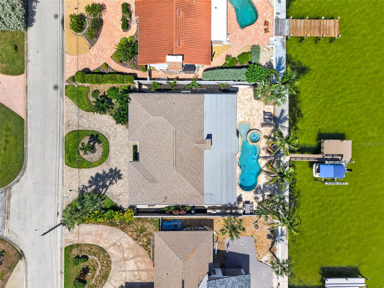 2480 E BAY Isle Dr ST PETERSBURG, FL 33705