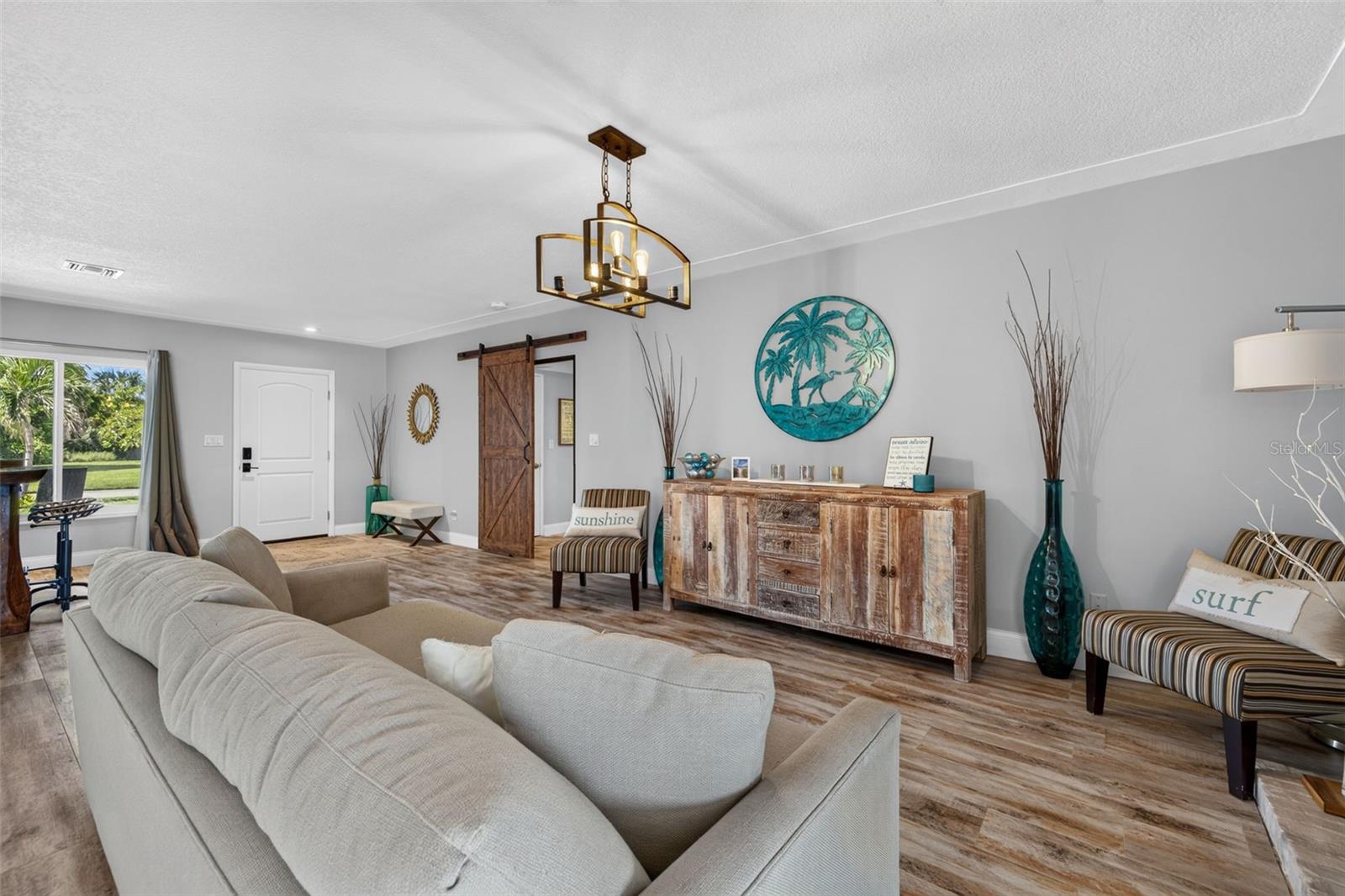 2480 E BAY Isle Dr ST PETERSBURG, FL 33705