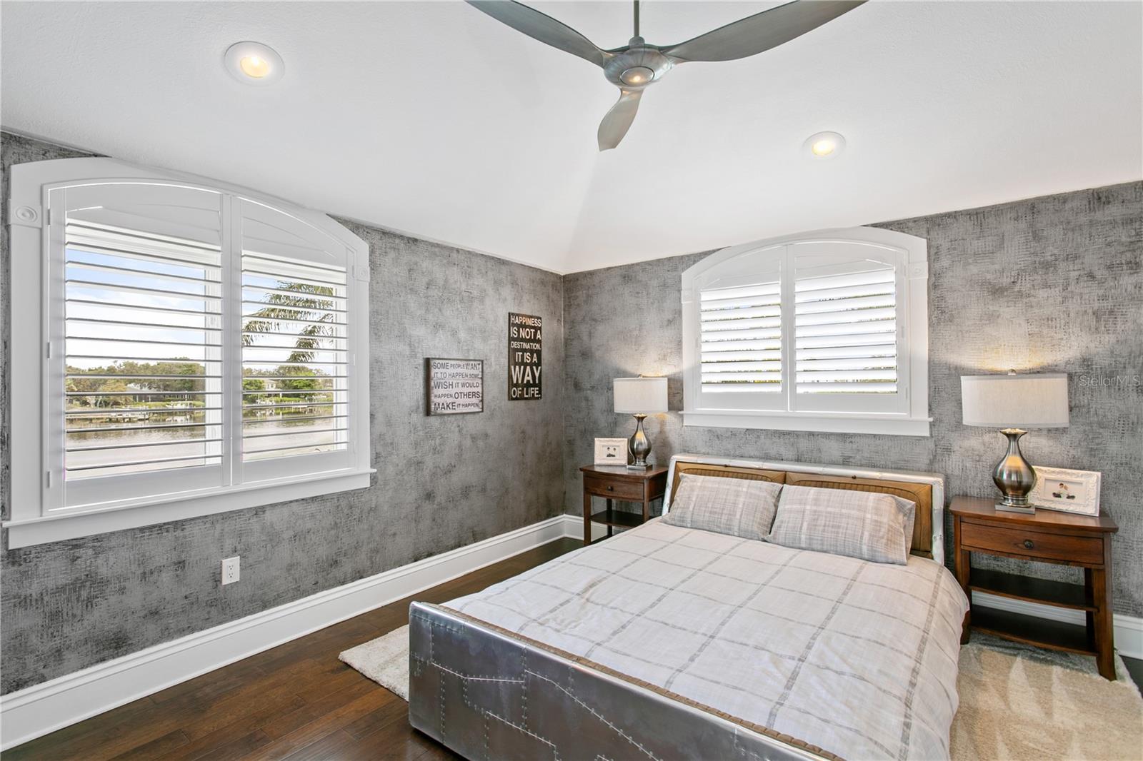 420 COFFEE POT RIVIERA ST PETERSBURG, FL 33704