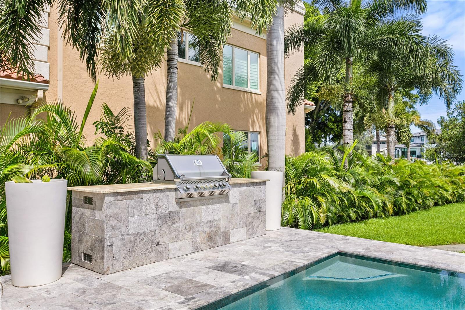 420 COFFEE POT RIVIERA ST PETERSBURG, FL 33704