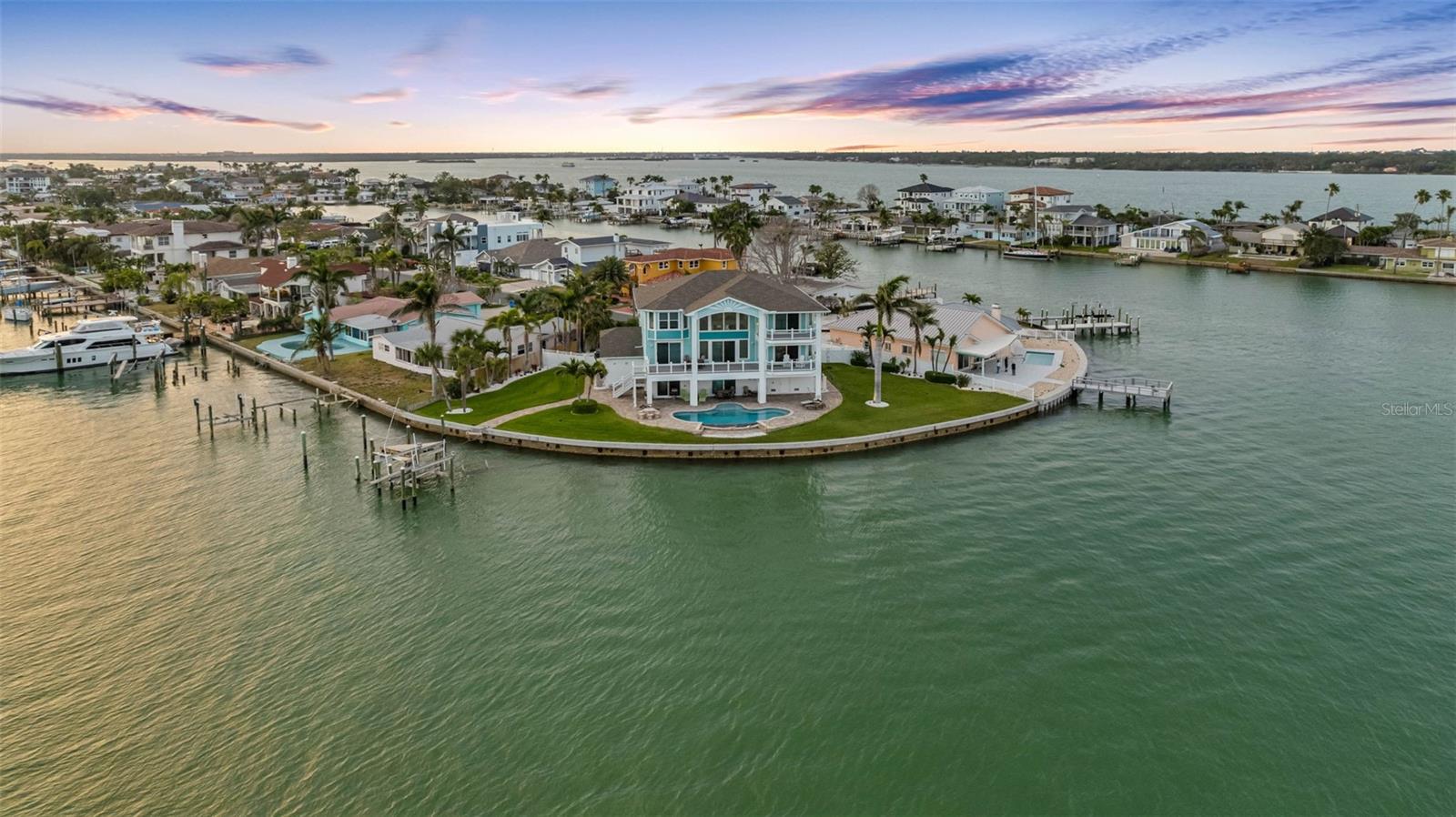 11000 8TH St TREASURE ISLAND, FL 33706