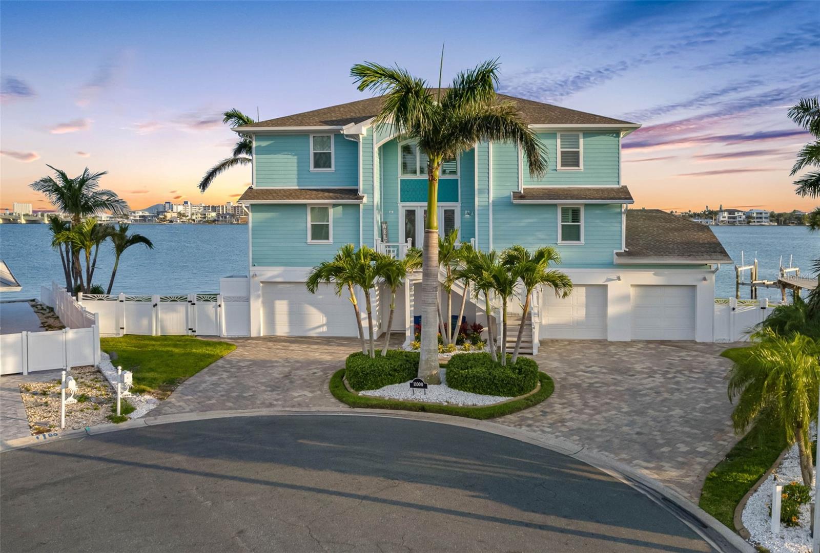 11000 8TH St TREASURE ISLAND, FL 33706