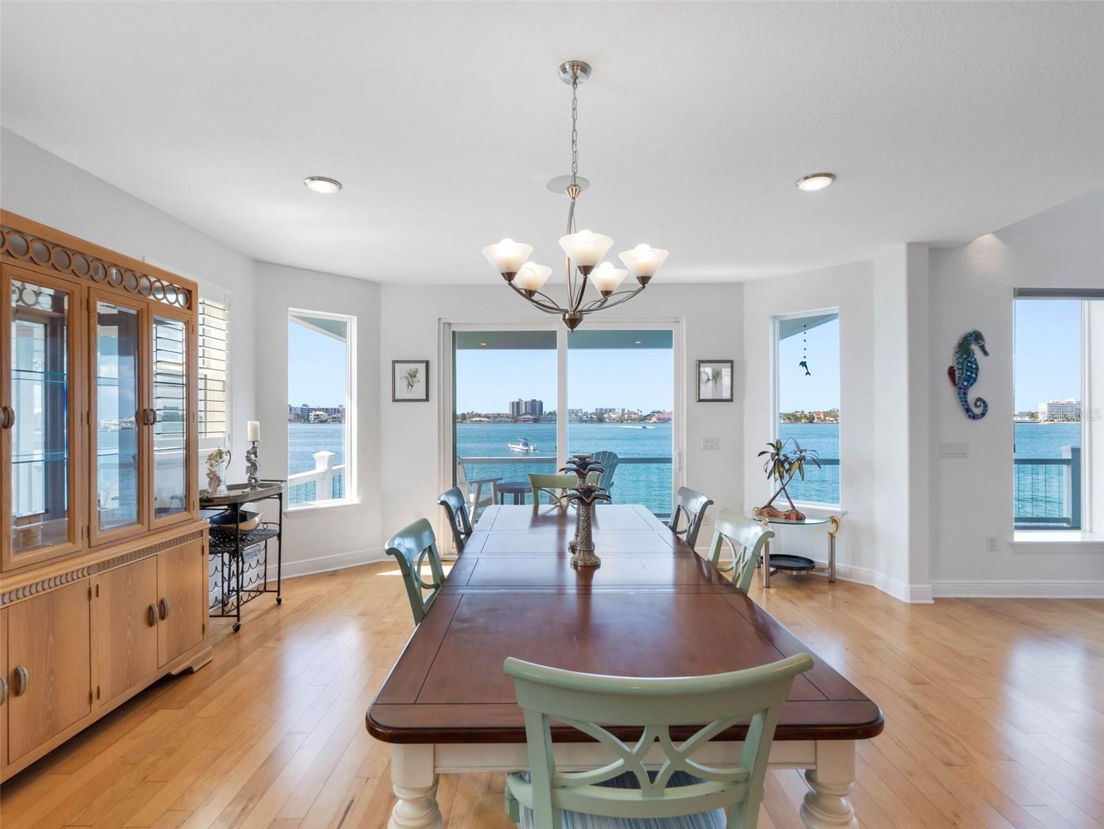 11000 8TH St TREASURE ISLAND, FL 33706