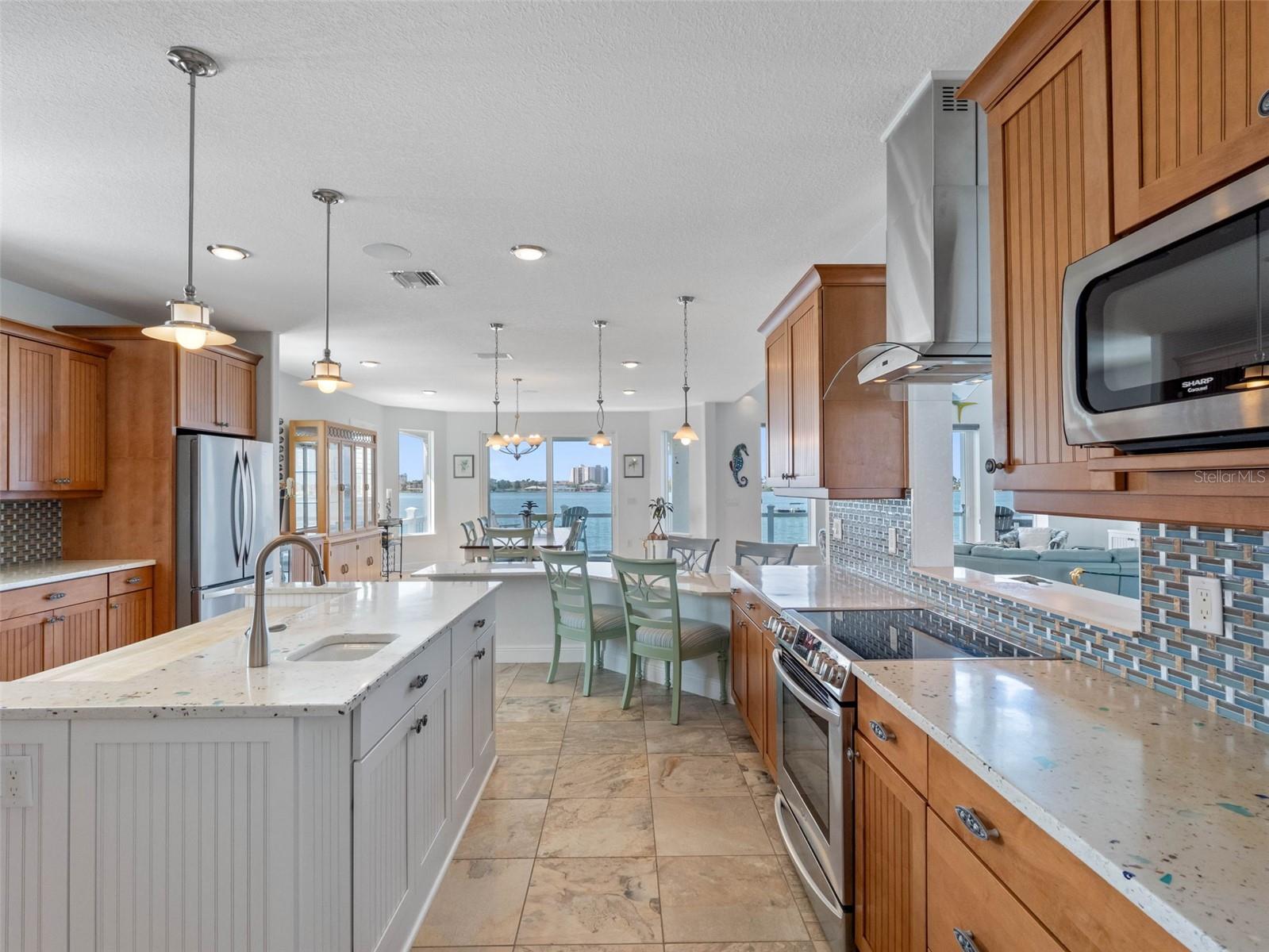 11000 8TH St TREASURE ISLAND, FL 33706