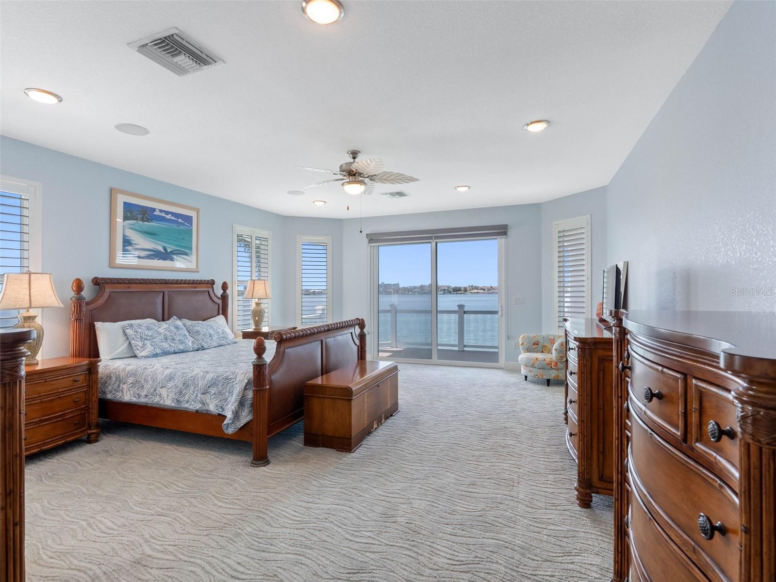 11000 8TH St TREASURE ISLAND, FL 33706