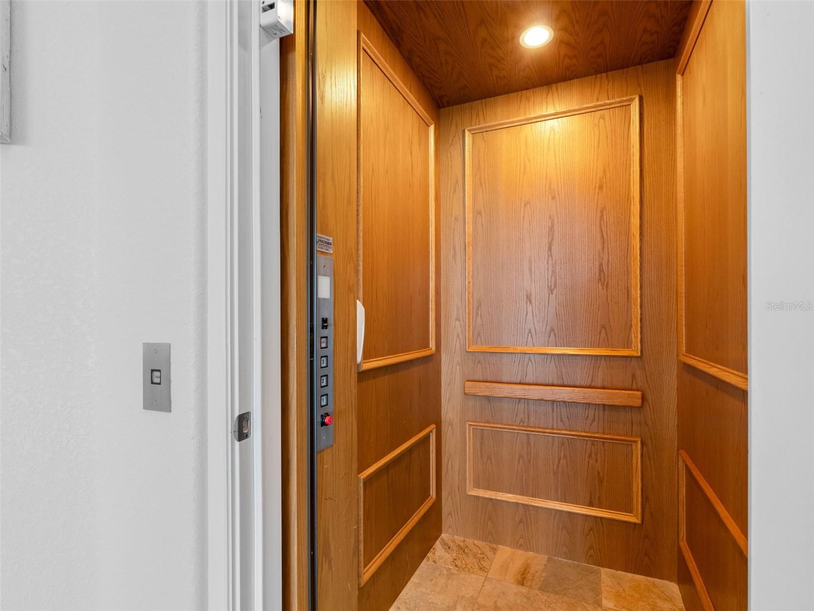 11000 8TH St TREASURE ISLAND, FL 33706