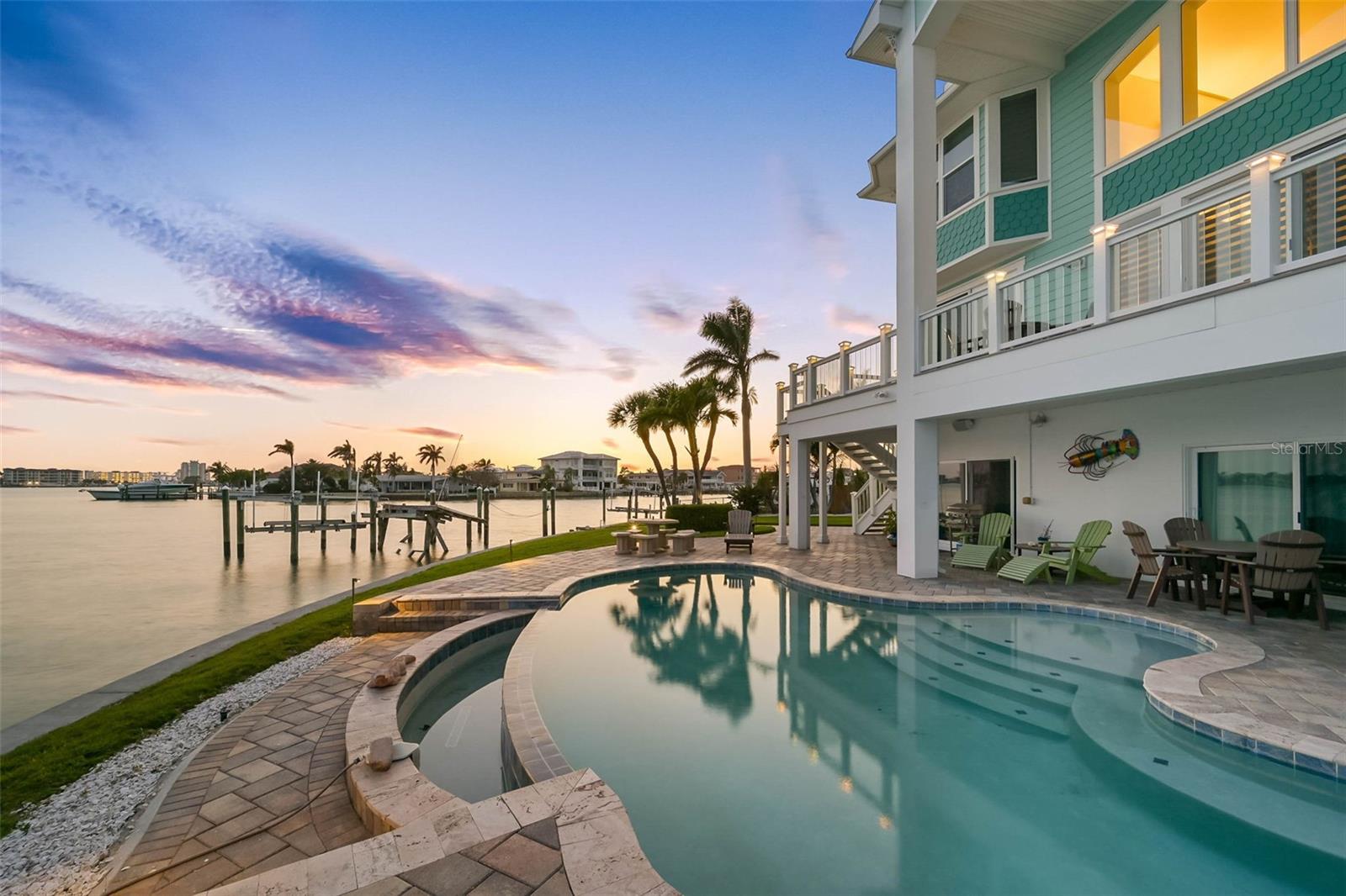 11000 8TH St TREASURE ISLAND, FL 33706