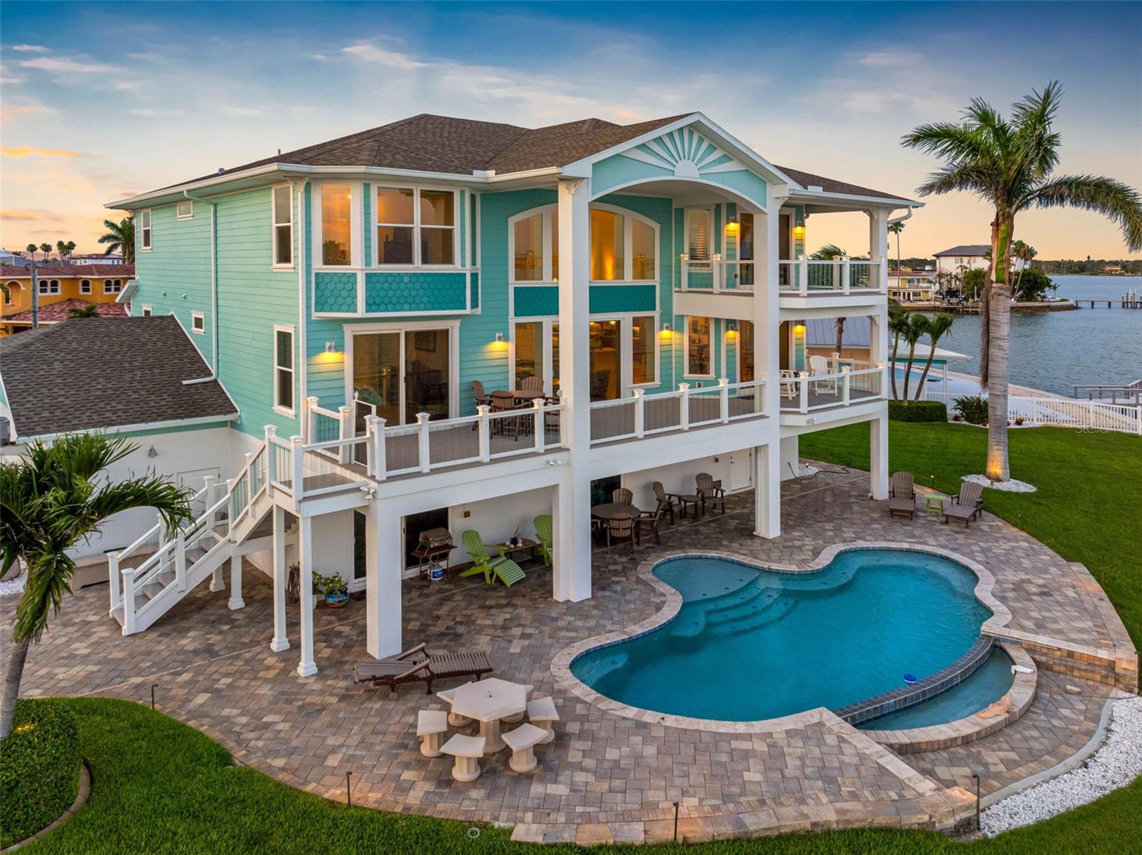 11000 8TH St TREASURE ISLAND, FL 33706