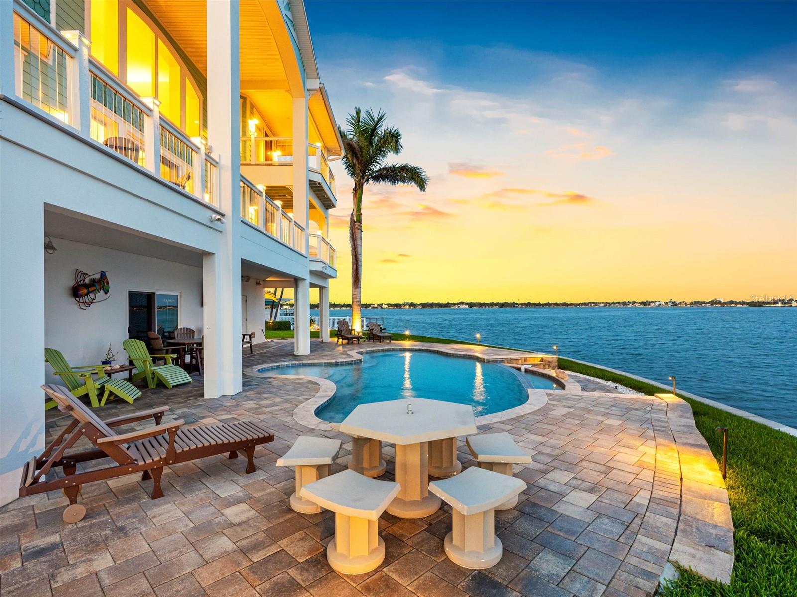 11000 8TH St TREASURE ISLAND, FL 33706