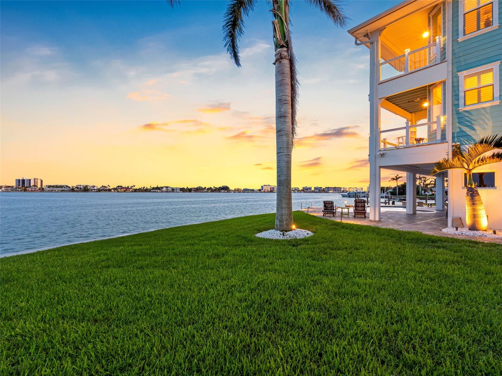 11000 8TH St TREASURE ISLAND, FL 33706