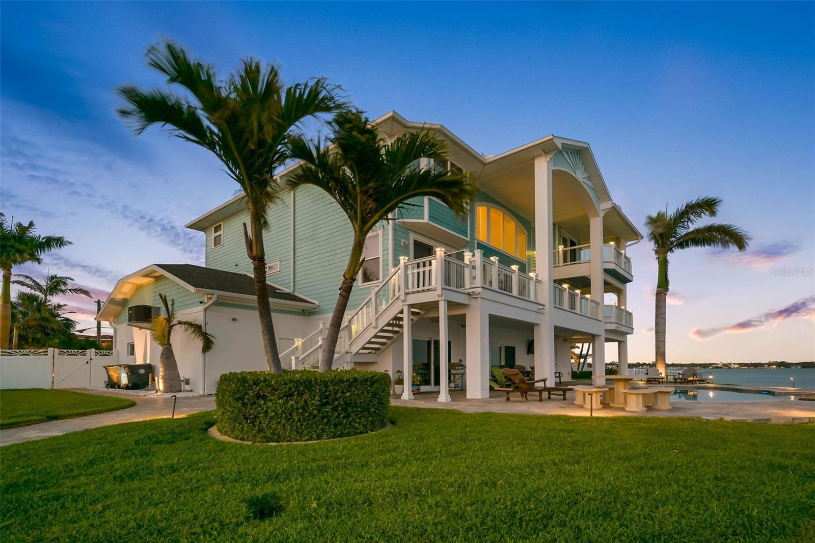 11000 8TH St TREASURE ISLAND, FL 33706