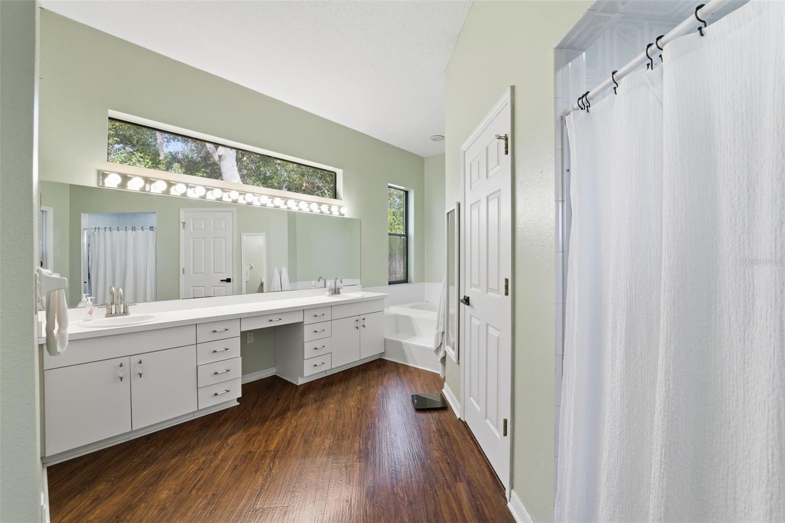 8451 DELTA Ct WEEKI WACHEE, FL 34613