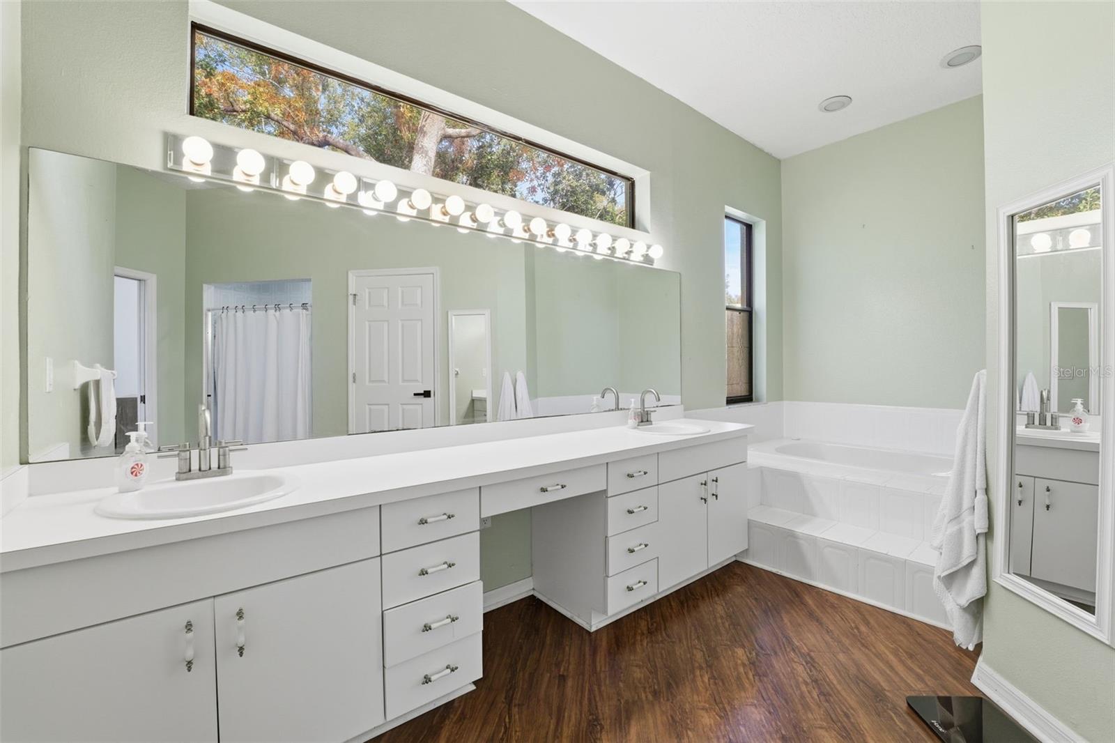 8451 DELTA Ct WEEKI WACHEE, FL 34613