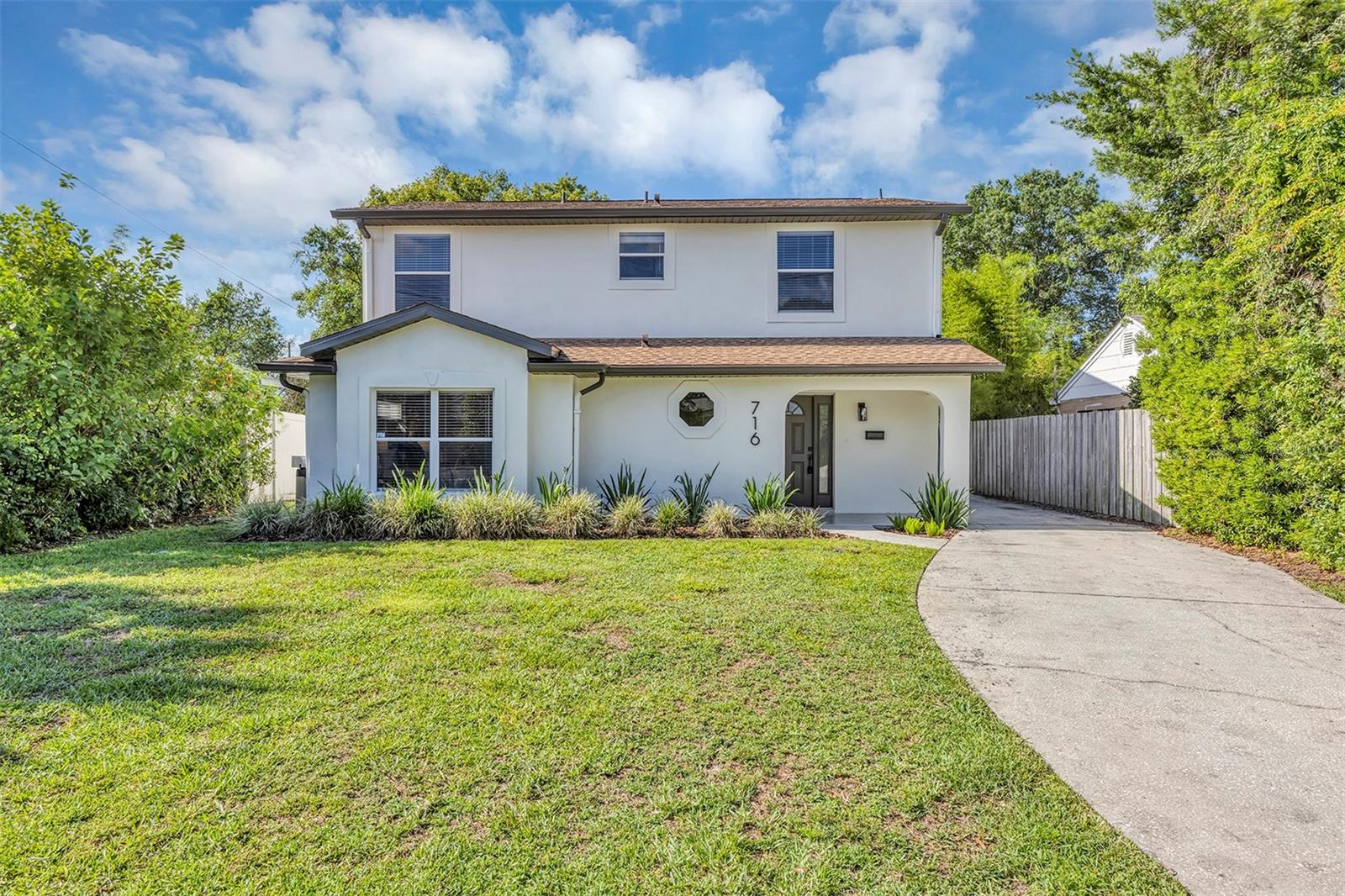 716 GOLFVIEW St