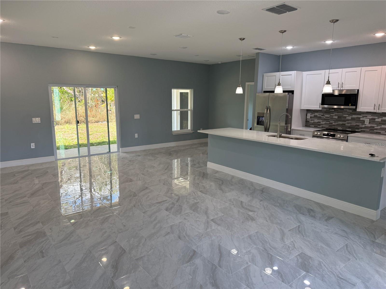 463 MARTIGUES Dr KISSIMMEE, FL 34759