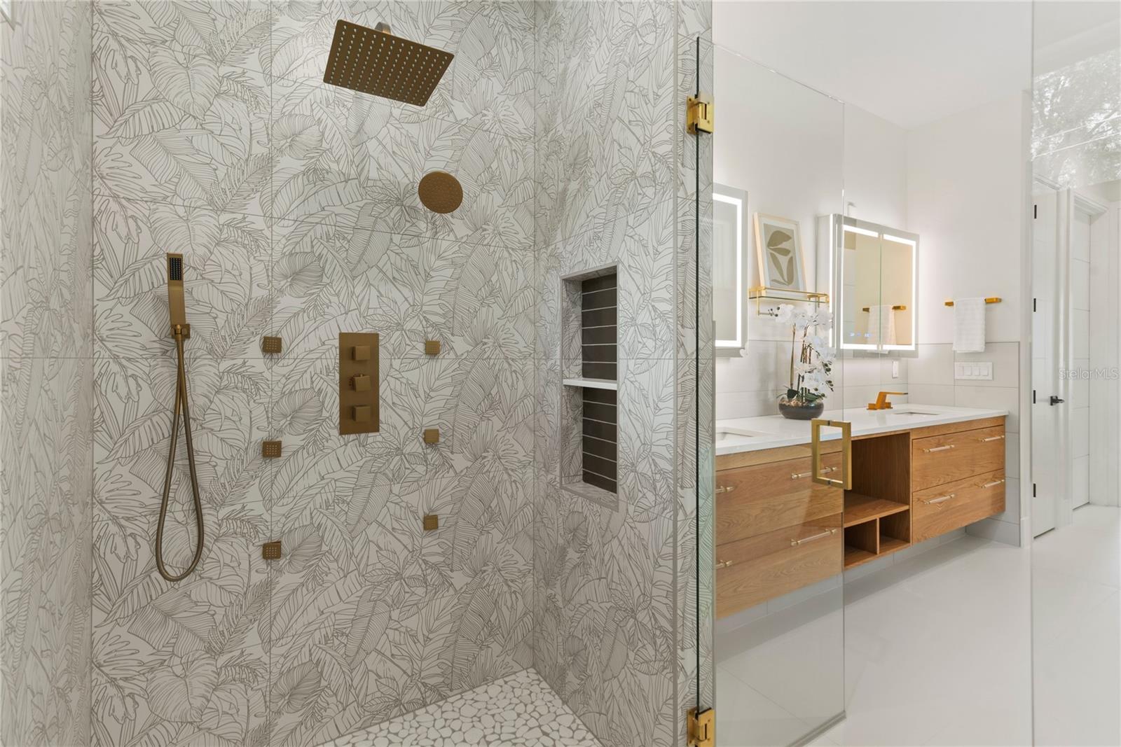 1620 S EOLA Dr ORLANDO, FL 32806